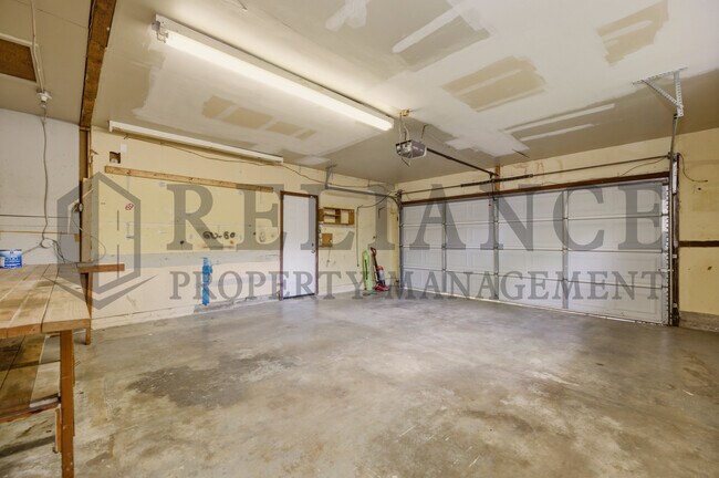 Building Photo - 730 N Chipper Ln