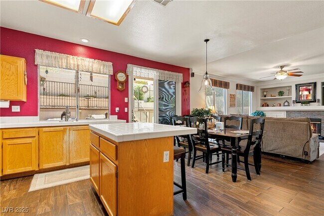 Building Photo - 1870 Desert Forest Way