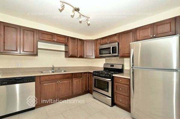 Building Photo - 11450 NW 35th Pl