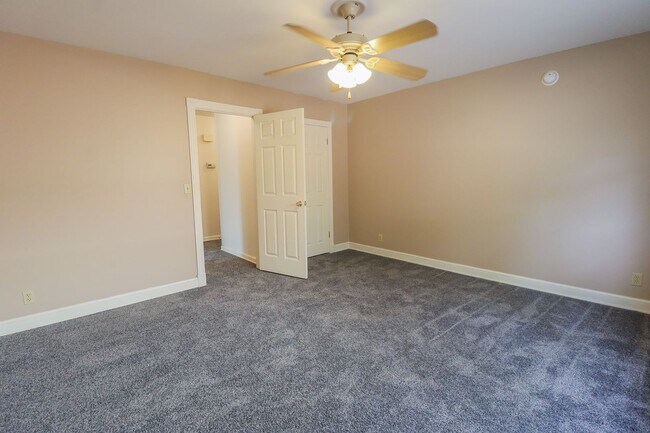 Building Photo - Updated Move In Ready 3-Bedroom Home, Grea...