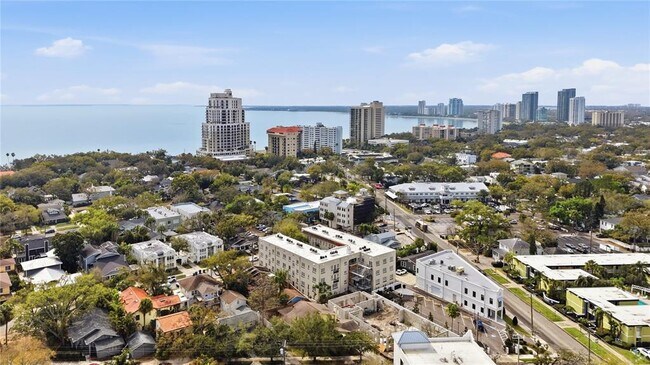 Building Photo - 2117 W Dekle Ave