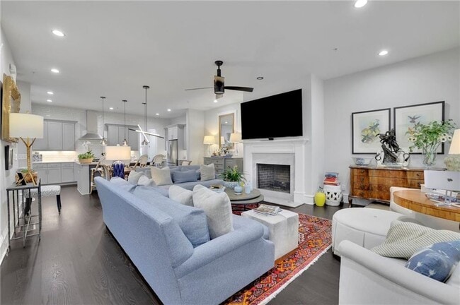 Building Photo - 885 3rd St