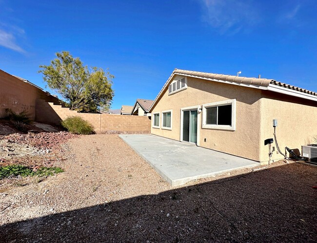 Building Photo - SINGLE STORY HOME WITH CASITA IN GATED COMMUNITY