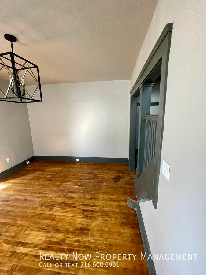 Building Photo - 2043 W 101st St