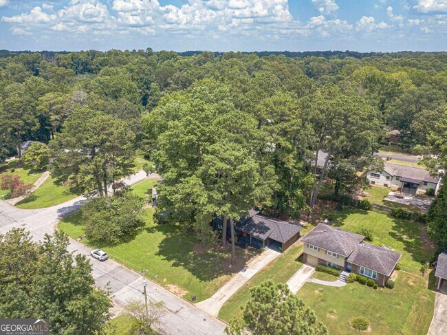 Building Photo - 2352 Glendale Dr