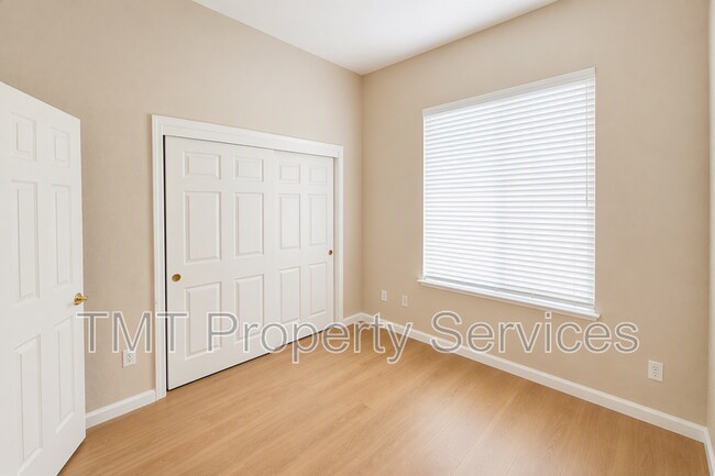 Building Photo - 9348 Sierra Spring Way