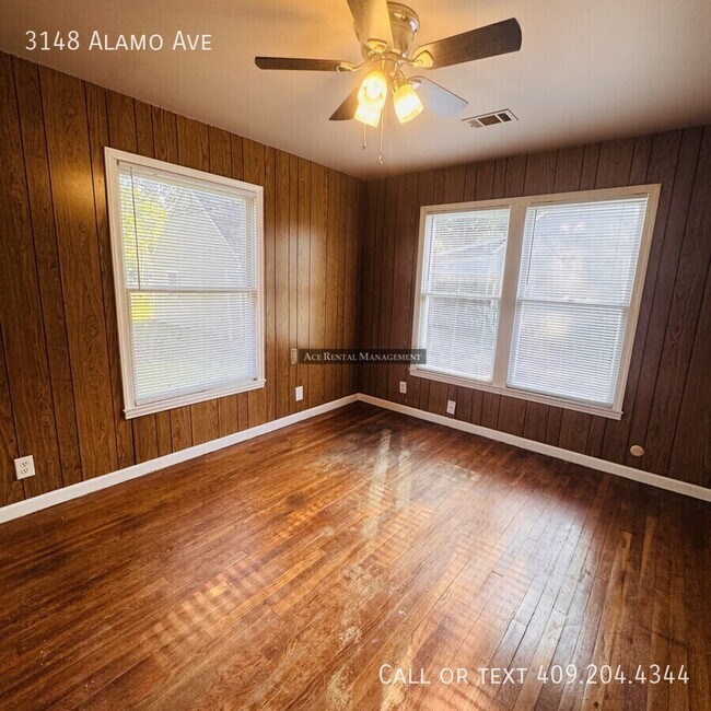 Building Photo - 3148 Alamo Ave