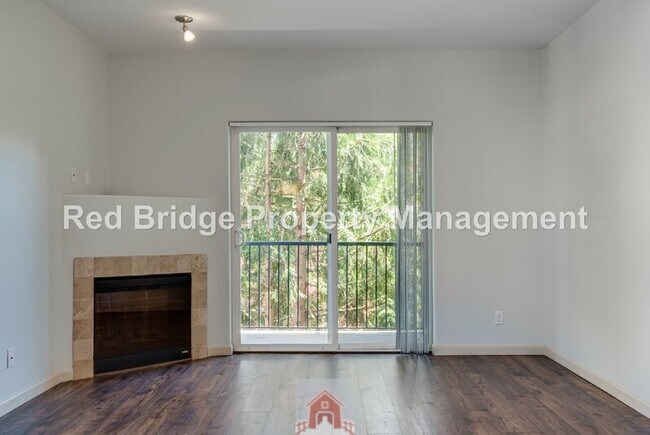 Building Photo - 10834 NE Holly St