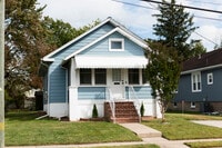 Building Photo - 8 Poplar Ave