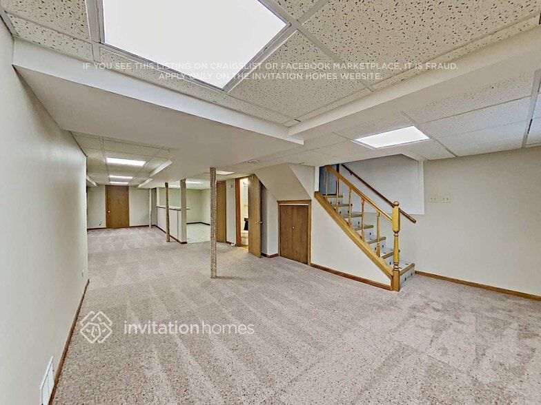 Building Photo - 6447 W 63rd Pl