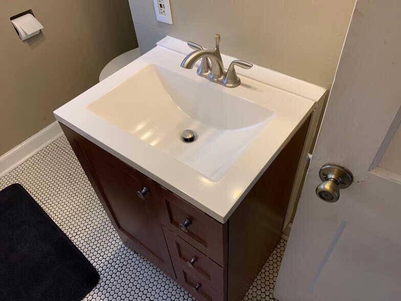 Bathroom - 2902 Wood Street