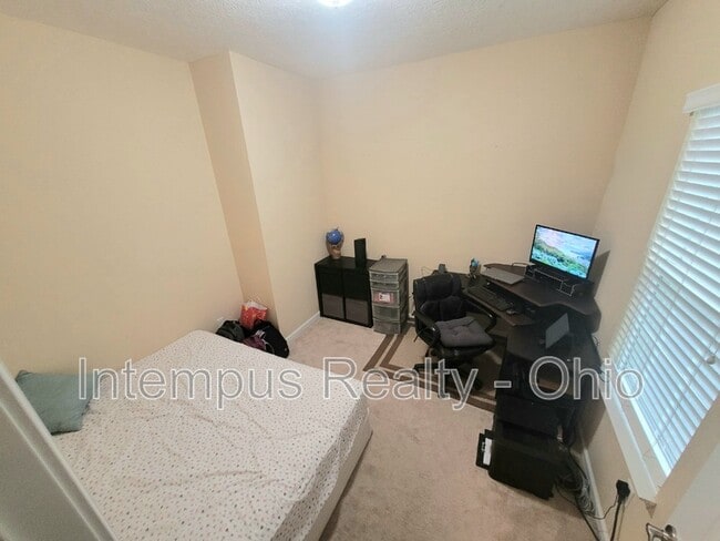 Building Photo - 6130 Brandon Dr