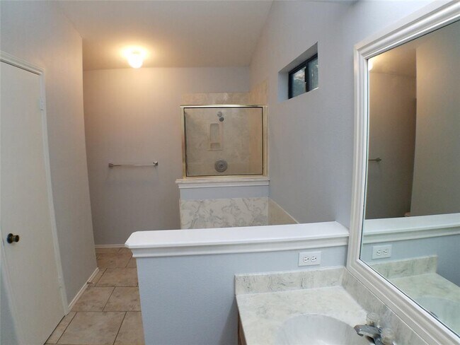 Building Photo - 8310 Los Ranchos Dr