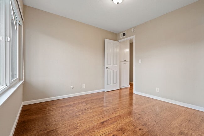 Building Photo - 2695 Lyon Cir