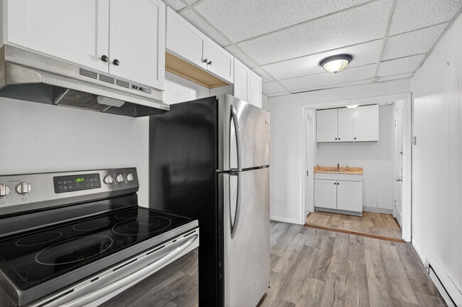 Building Photo - 84 Main St