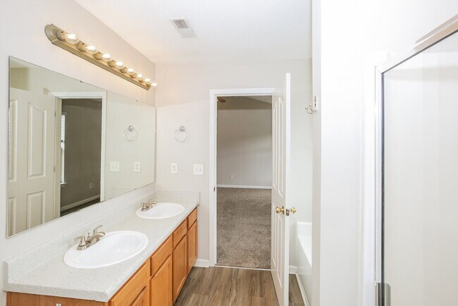 Building Photo - 2712 Forest Grove Ct