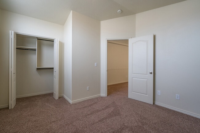 Building Photo - Five bedroom townhome with a walkout basem...