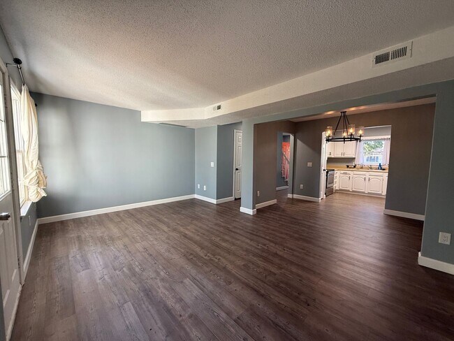 Building Photo - 2 Bedroom 1.5 Bath Townhome located in Greeneville, TN