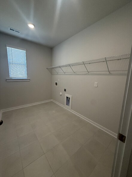 Building Photo - 9957 Mnr Vis Trl