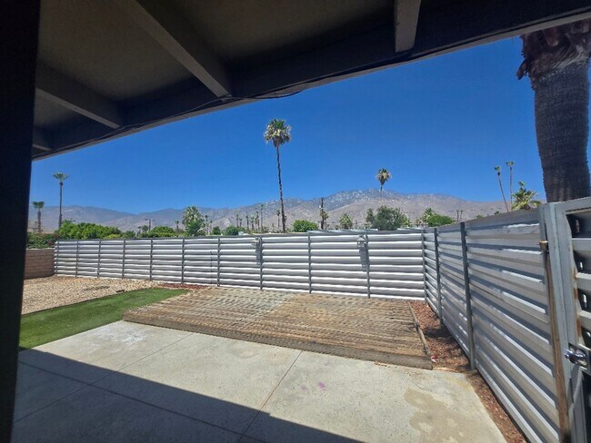 Building Photo - 540 S Mountain View Dr
