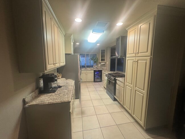 Building Photo - 6437 Dawn Dr