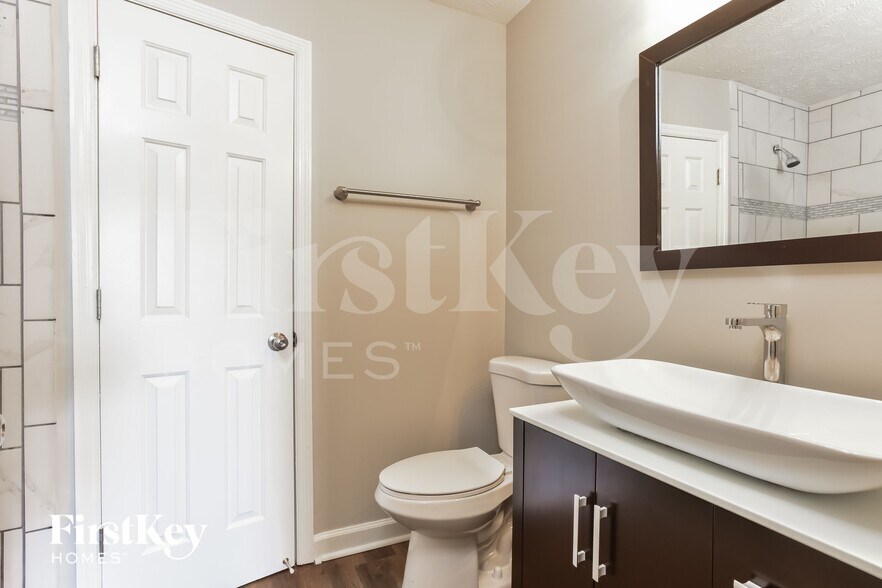 Building Photo - 204 Merritt Dr