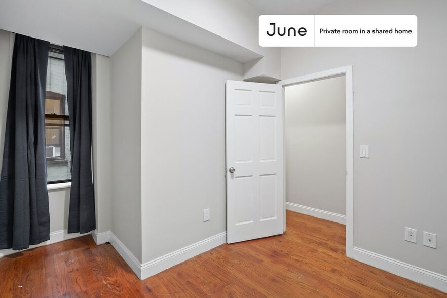 Building Photo - Room in Shared 4 bed/1 bath home
