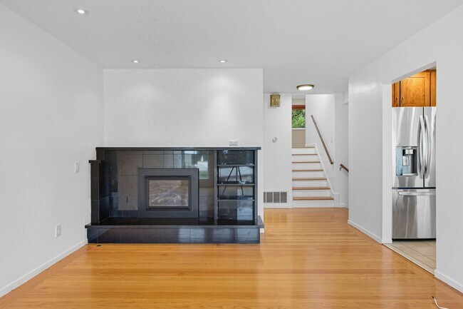 Building Photo - 805 Foerster St