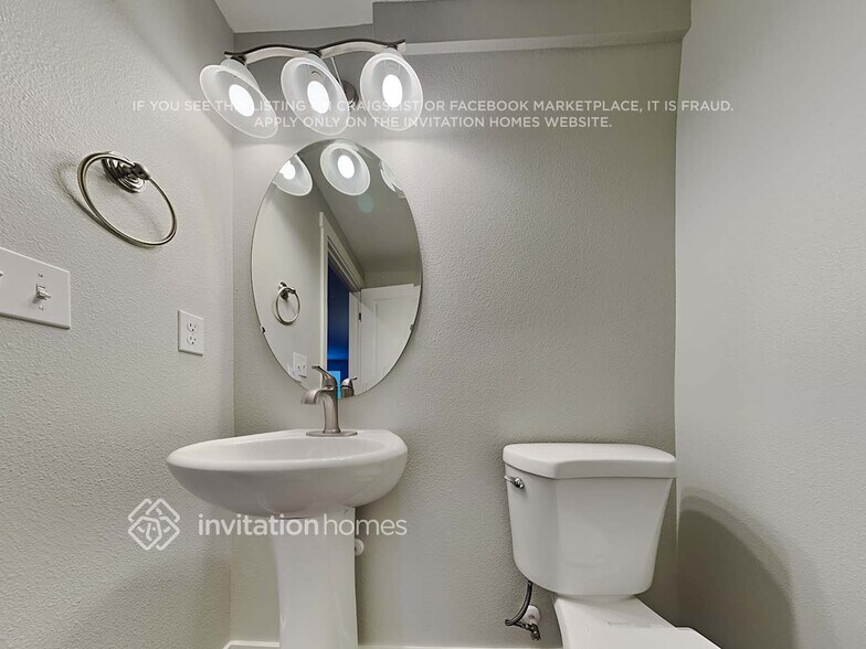 Building Photo - 5204 52nd Way SE