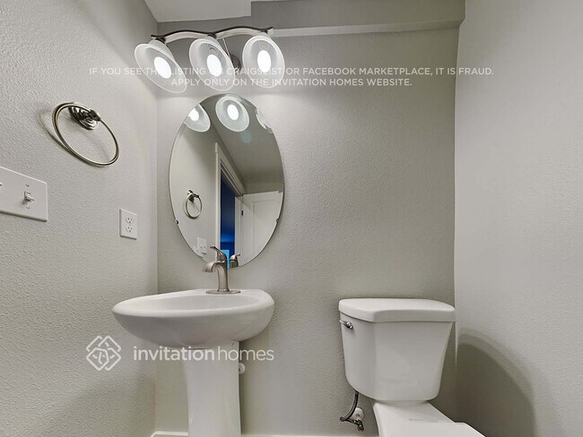 Building Photo - 5204 52nd Way SE