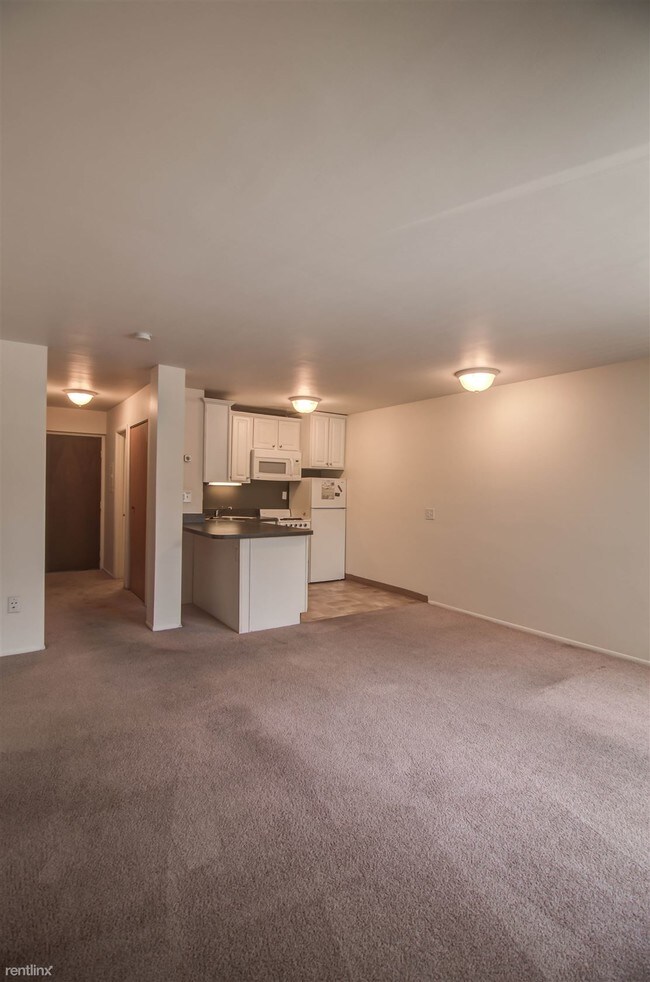 Building Photo - 223 Delta St