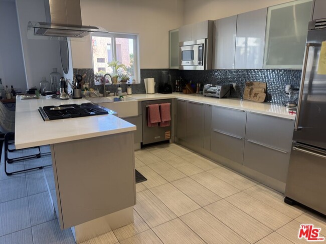 Building Photo - 1739 S Barrington Ave