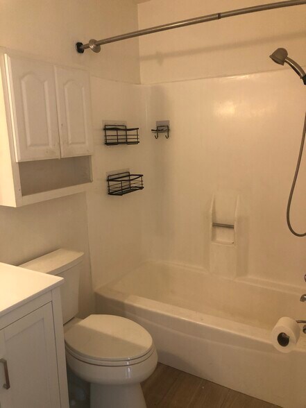 Building Photo - 6453 Kanan Dume Rd