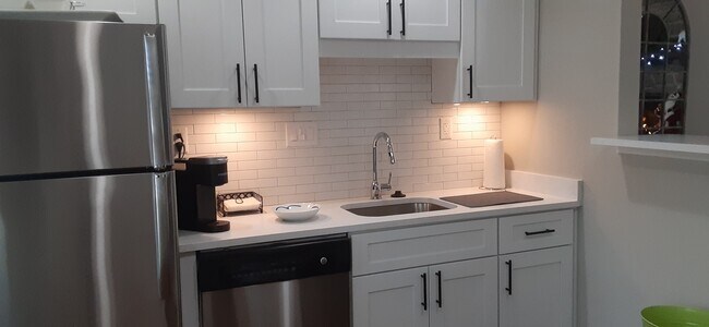 All townhomes have been newly renovated, featuring new kitchen cabinets and countertops! - Village of Coldstream