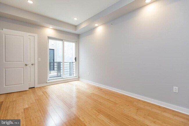 Building Photo - 2230 Frankford Ave