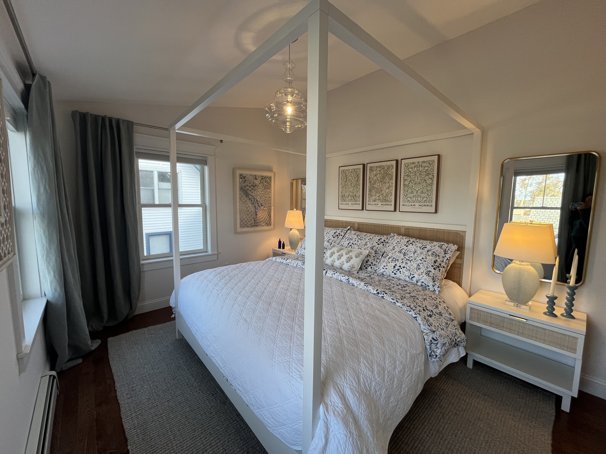 KING guest room with fantastic sun and ocean breezes. All new furniture, bedding, and artwork added - 11 Henry St