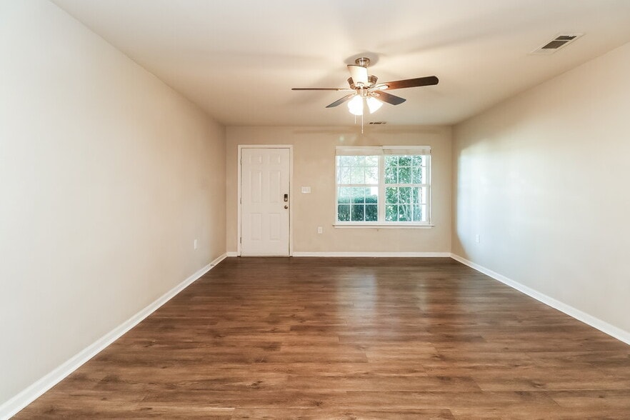 Building Photo - 721 Overlook Rd