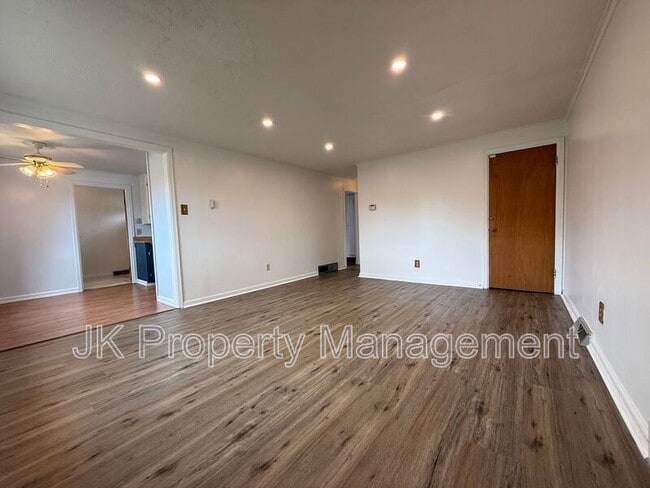 Building Photo - 3005 7th Ave N