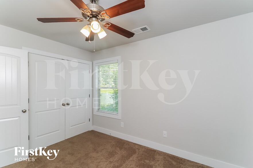 Building Photo - 4535 Bonneville Dr