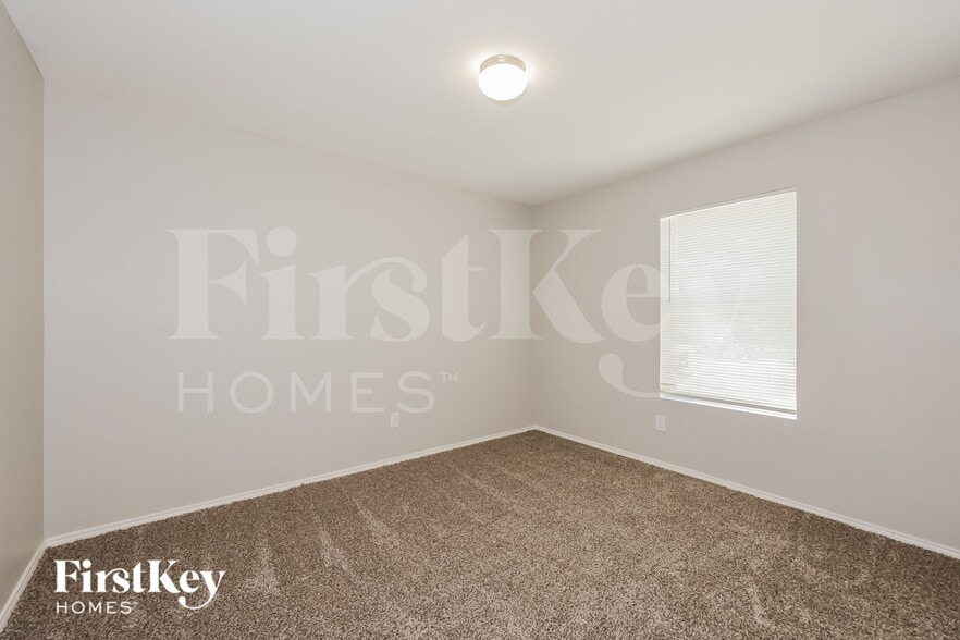 Building Photo - 6417 Meadow Way Ln