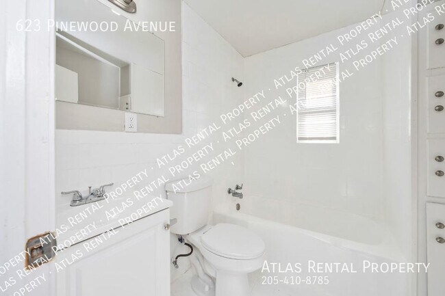 Building Photo - 623 Pinewood Ave