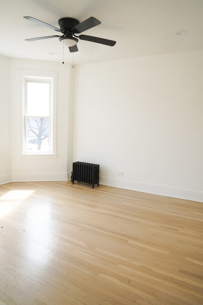 Building Photo - 154 N Lamon Ave