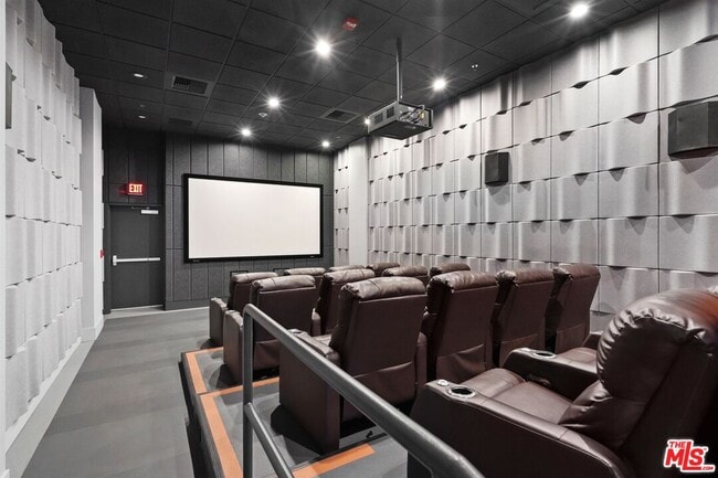 Building Photo - 645 W 9th St