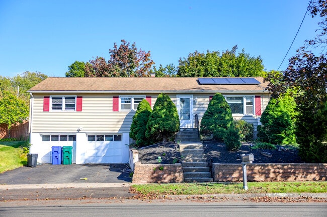 Primary Photo - 270 Glenn Dr
