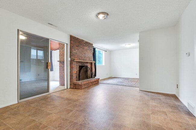 Building Photo - Boulder Ranch Style Home Available Now