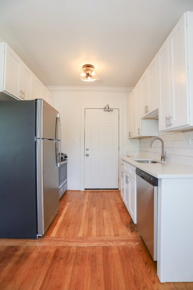 Primary Photo - 4403 Hamilton