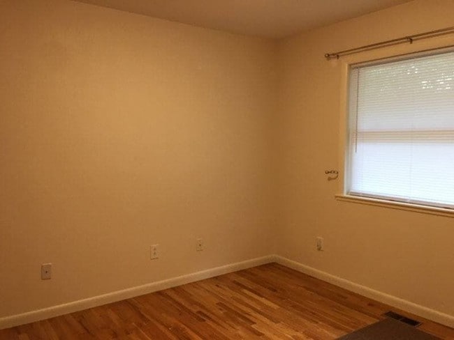 Building Photo - 1006 De La Vista Pl