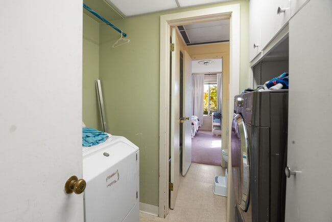 Building Photo - 4105 Riverview Dr