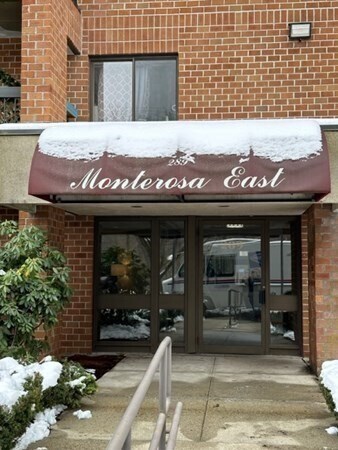 Building Photo - 289 Elm St