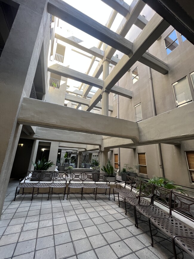 LOWER ATRIUM 2ND FLOOR - 333 Julia St